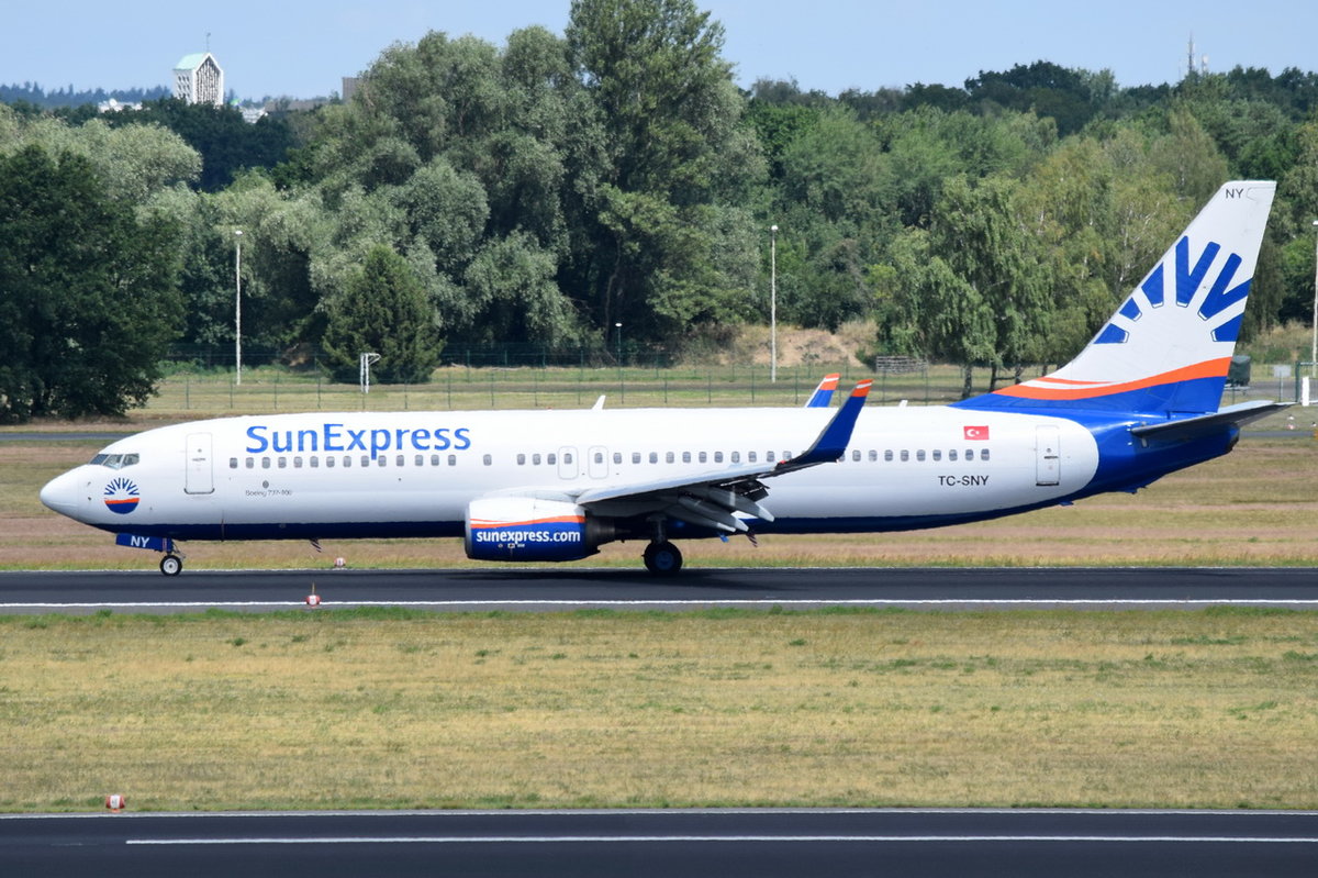TC-SNY SunExpress Boeing 737-8K5(WL)  gelandet in Tegel am 07.07.2016
