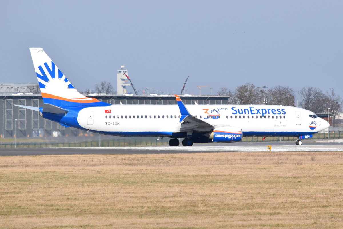 TC-SOH , SunExpress , Boeing 737-8HC(WL) ,  Berlin-Brandenburg  Willy Brandt  , BER , 02.03.2022 ,
