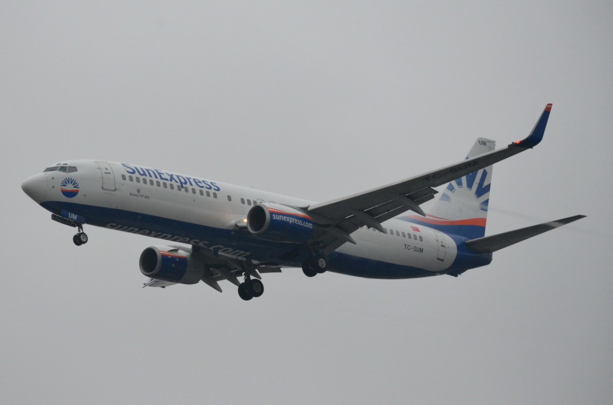 TC-SUM SunExpress Boeing 737-85F(WL)  Landeanflug am 13.11.2014 auf Tegel