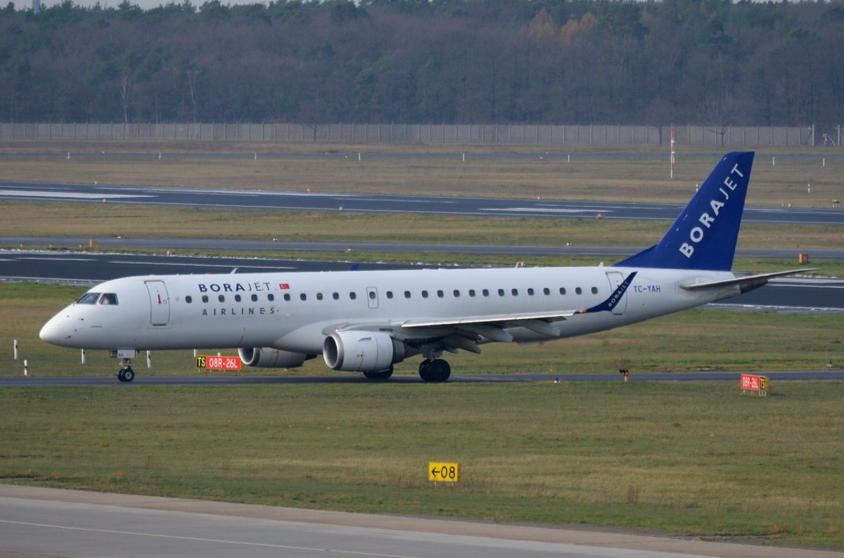 TC-YAH BoraJet Embraer ERJ-190LR (ERJ-190-100 LR)   gelandet am 24.11.2015 n Tegel