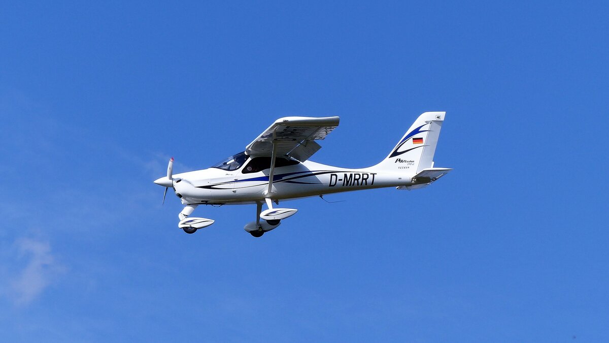Tecnam P 92 ECHO, D-MRRT vor der Landung in Gera (EDAJ) am 24.9.2022