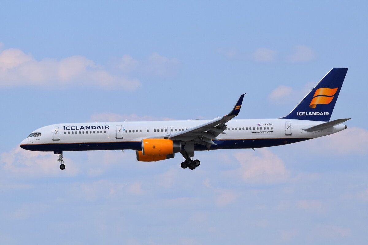 TF-FIN , Icelandair , Boeing 757-208(WL) , 26.06.2021 ,Berlin-Brandenburg  Willy Brandt  , BER , 
