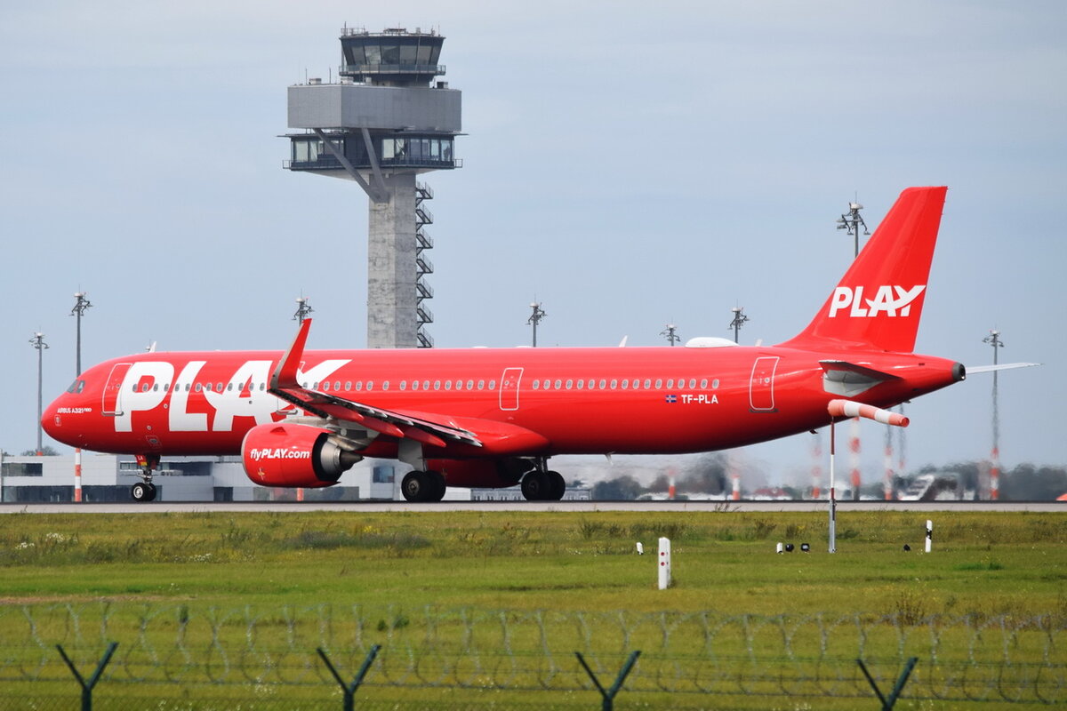 TF-PLA , PLAY , Airbus A321-251N , 17.10.2021 , Berlin-Brandenburg  Willy Brandt  , BER , 