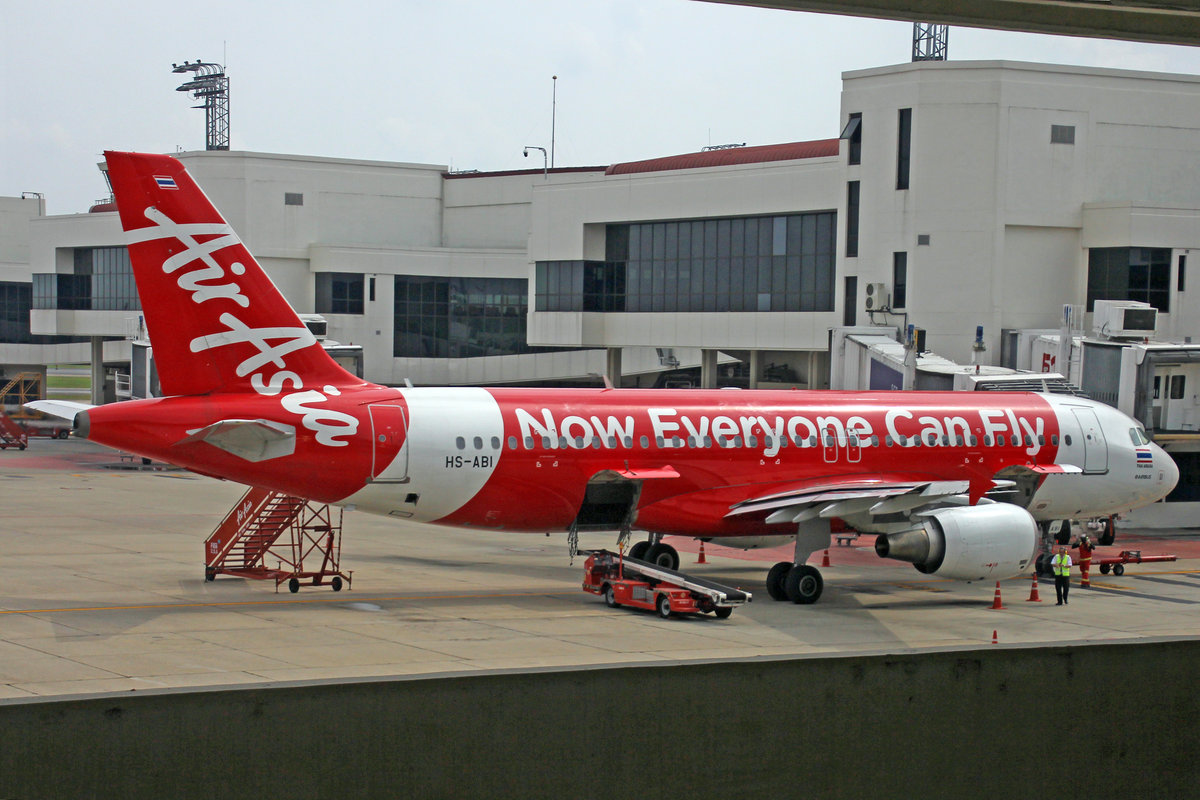 Thai AirAsia, HS-ABI, Airbus A320-216, msn: 3729, 19.November 2017, DMK Bangkok-Don Mueang, Thailand.