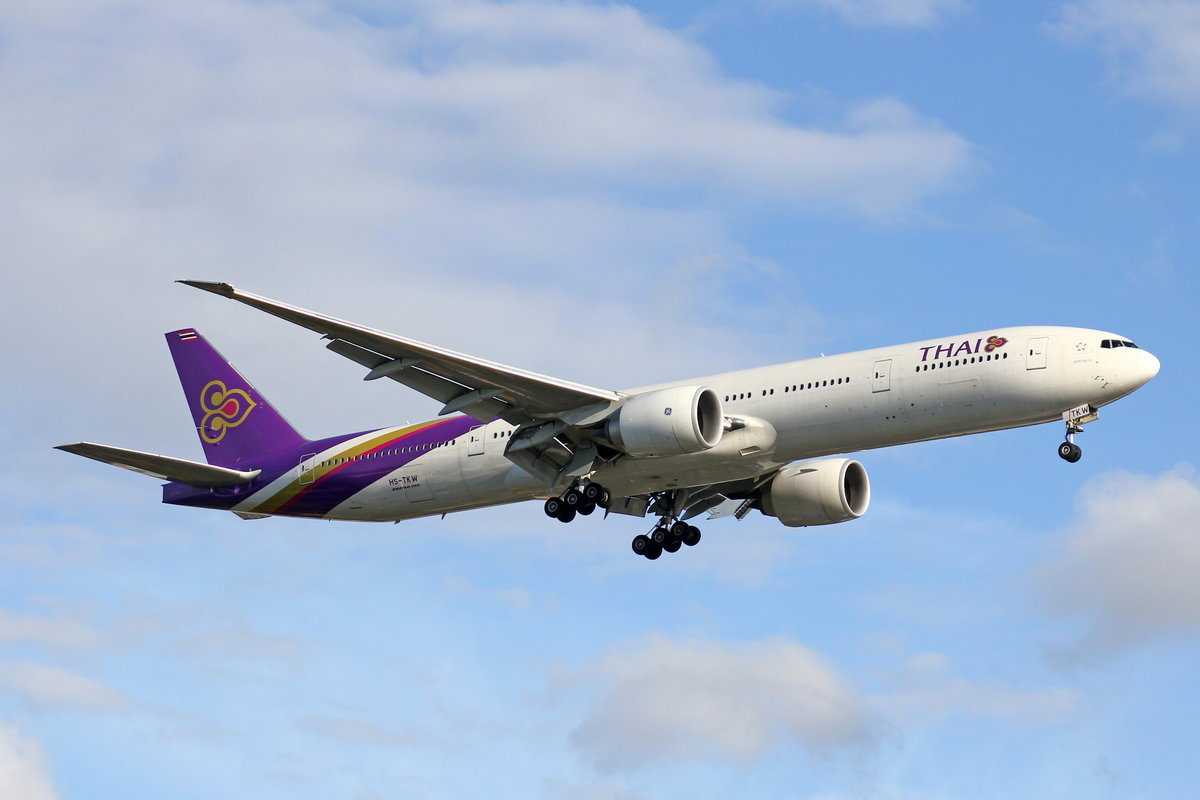 Thai Airways, HS-TKW, Boeing 777-3D7ER, 01.Juli 2016, LHR London Heathrow, United Kingdom.