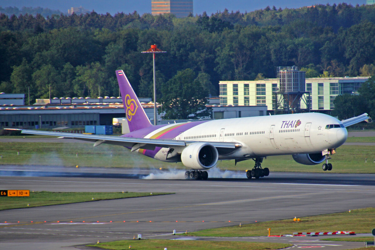 Thai Airways, HS-TKW, Boeing B777-3D7ER, msn: 42112/1228,  Mukdasayam , 30.Juli 2022, ZRH Zürich, Switzerland.