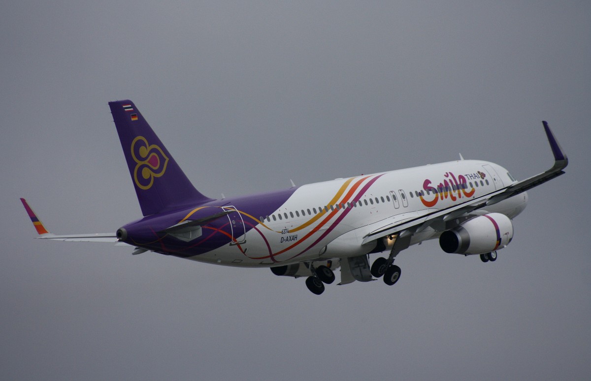 Thai Smile,D-AXAH,Reg.HS-TXR,(c/n 6374),Airbus A320-232(SL),19.11.2014,XFW-EDHI,Hamburg-Finkenwerder,Germany