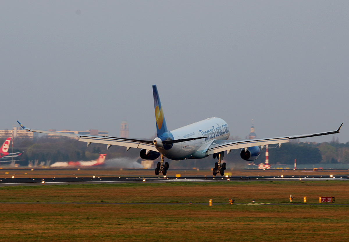 Thomas Cook Airlines, Airbus A 330-243, G-CHTZ, TXL, 02.04.2017