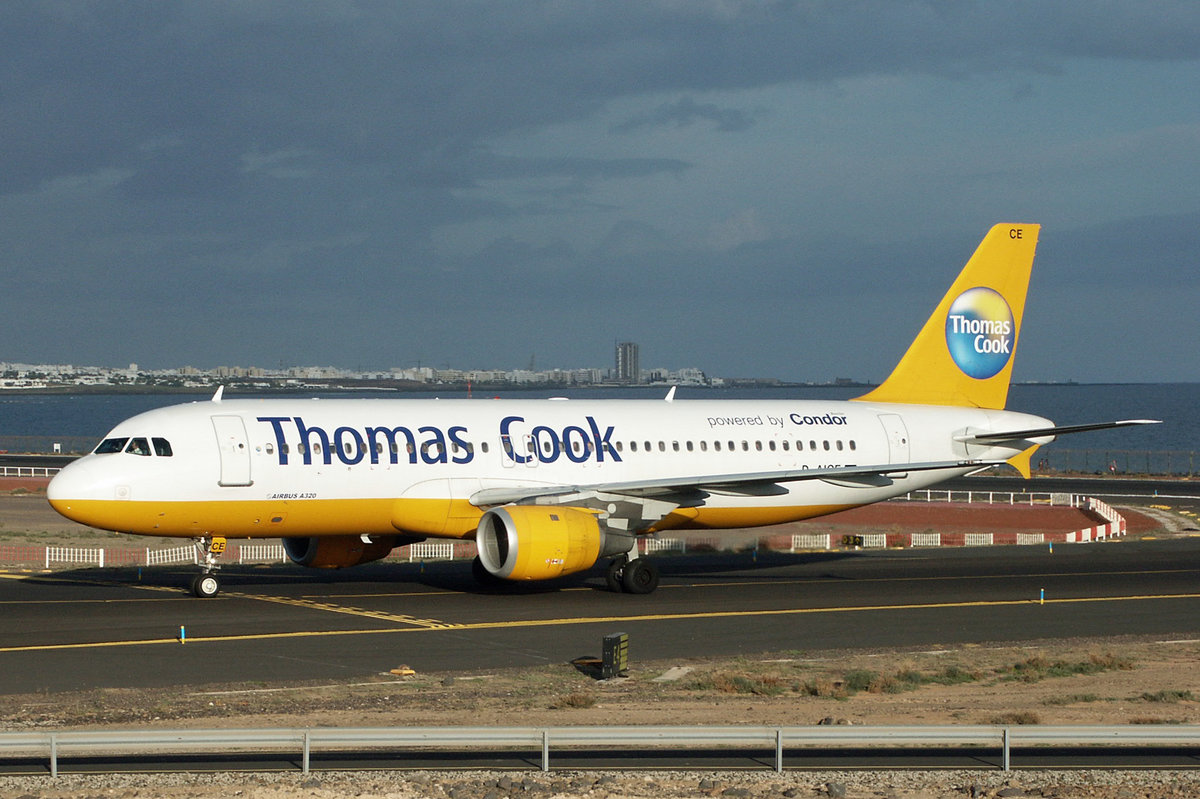 Thomas Cook Powered by Condor, D-AICE, Airbus A320-212, 6.Dezember 2003, ACE Lanzarote, Spain.