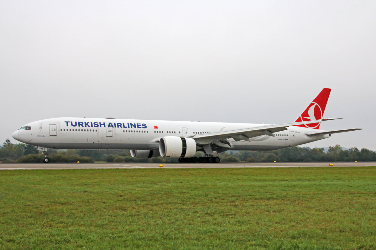 THY Turkish Airlines, TC-JJZ, Boeing 777-3F2ER, msn: 44122/1291,  Uzungöl , 16.Oktober 2021, ZRH Zürich, Switzerland.