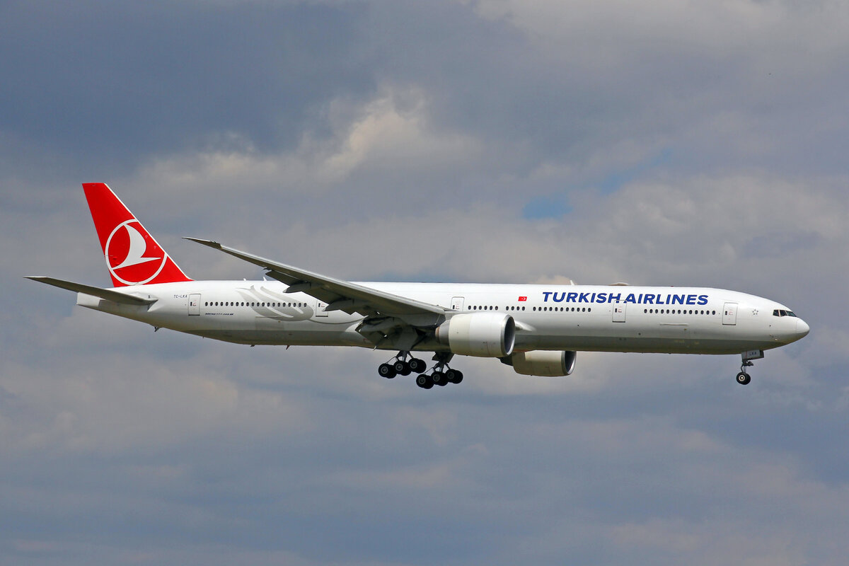 THY Turkish Airlines, TC-LKA, Boeing B777-36NER, msn: 41818/1140, 10.Juli 2022, ZRH Zürich, Switzerland.