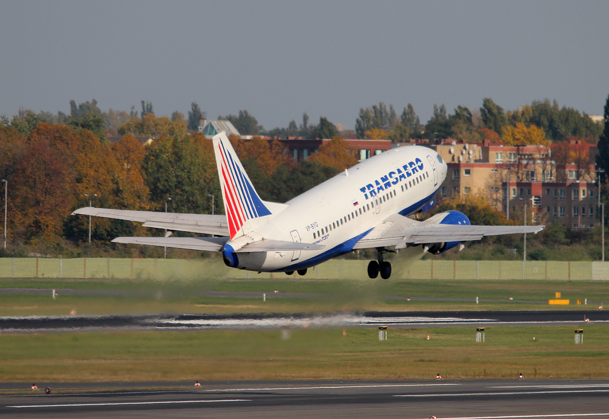 Transaero Airlines B 737-524 VP-BYO beim Start in Berlin-Tegel am 19.10.2013