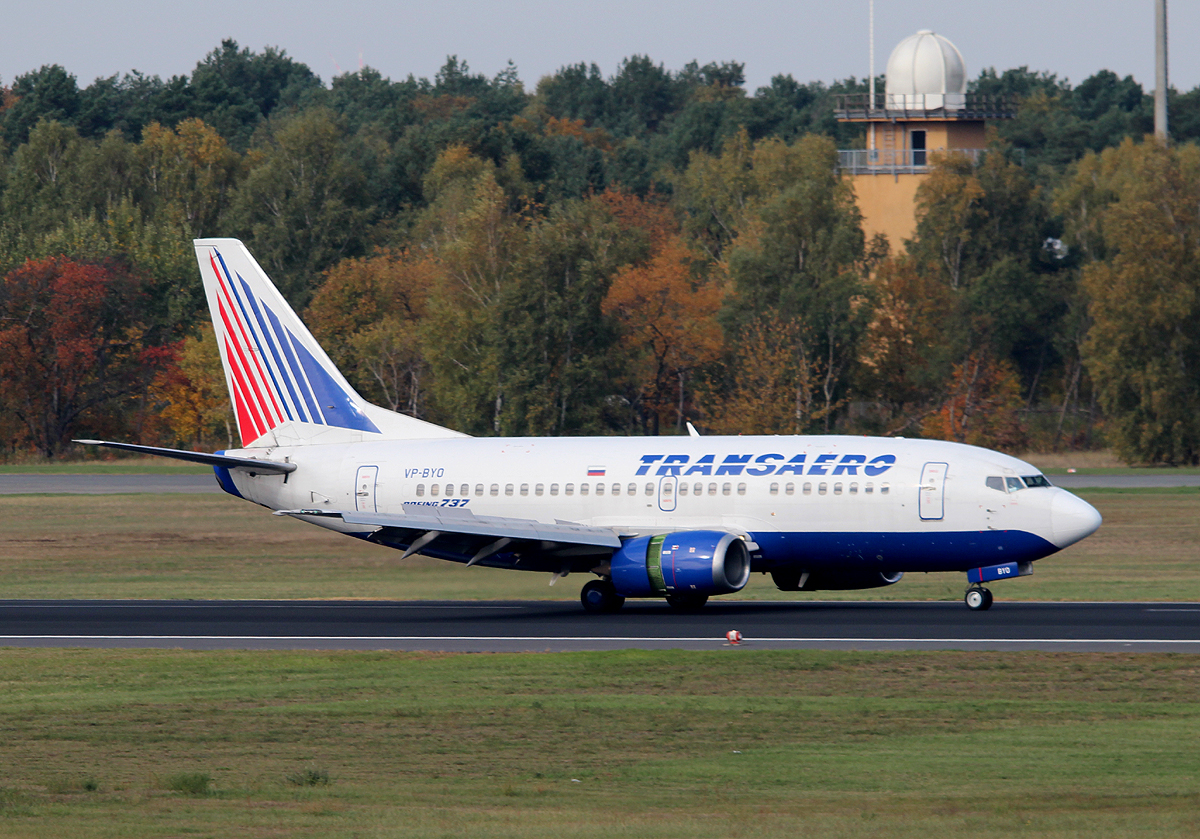 Transaero B 737-524 VP-BYO nach der Landung in Berlin-Tegel am 19.10.2013