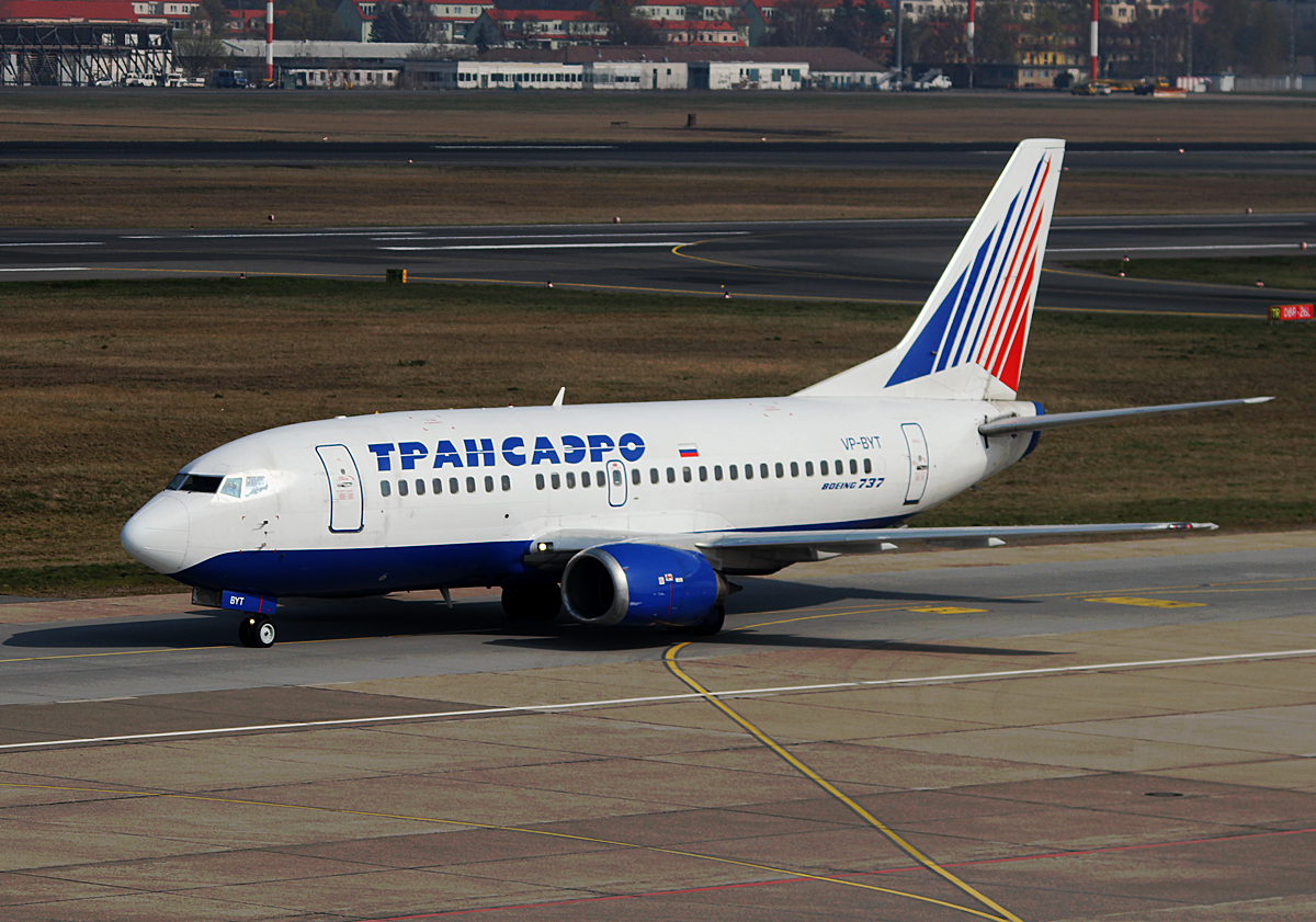 Transaero B 737-524 VP-BYT bei der Ankunft in Berlin-Tegel am 29.03.2014