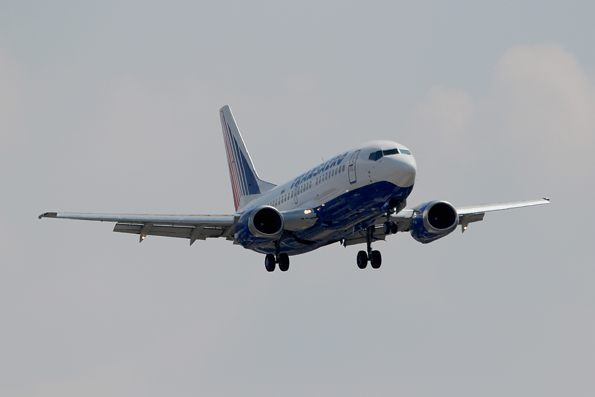 Transaero B 737-5Q8 EI-DTX bei der Landung in Berlin-Tegel am 08.08.2014