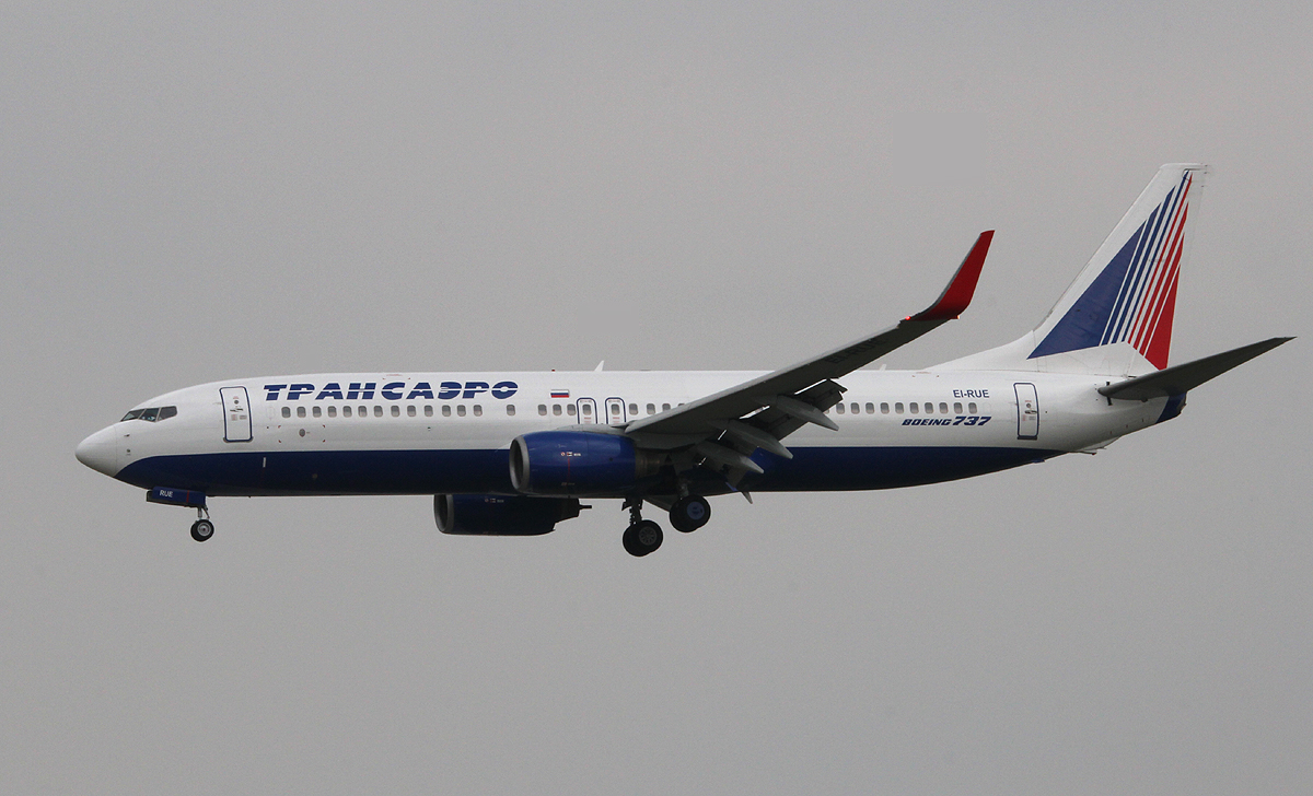 Transaero B 737-85P EI-RUE bei der Landung in Frankfurt am 11.06.2013