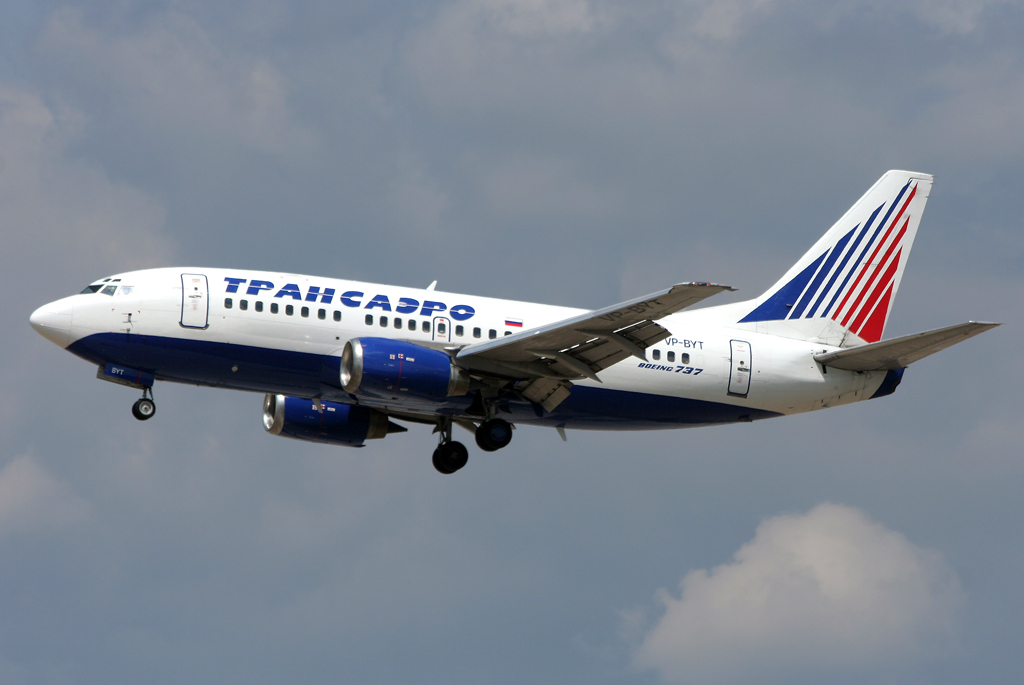 Transaero B737-500 VP-BYT DHL im Anflug auf 25L in FRA / EDDF / Frankfurt am 28.05.2011