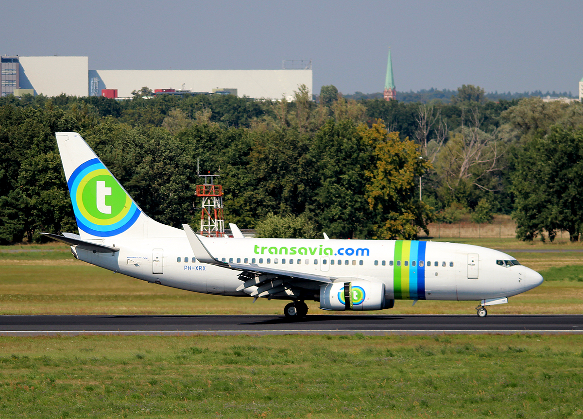 Transavia B 737-7K2 PH-XRX nach der Landung in Berlin-Tegel am 06.09.2013
