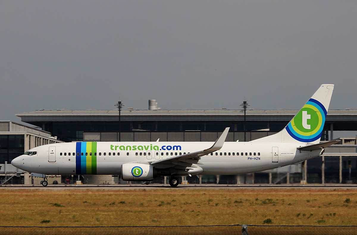 Transavia B 737-8K2 PH-HZN beim Start in Berlin-Schnefeld(BER) am 06.06.2015(Uefa CL-Finale 2015)