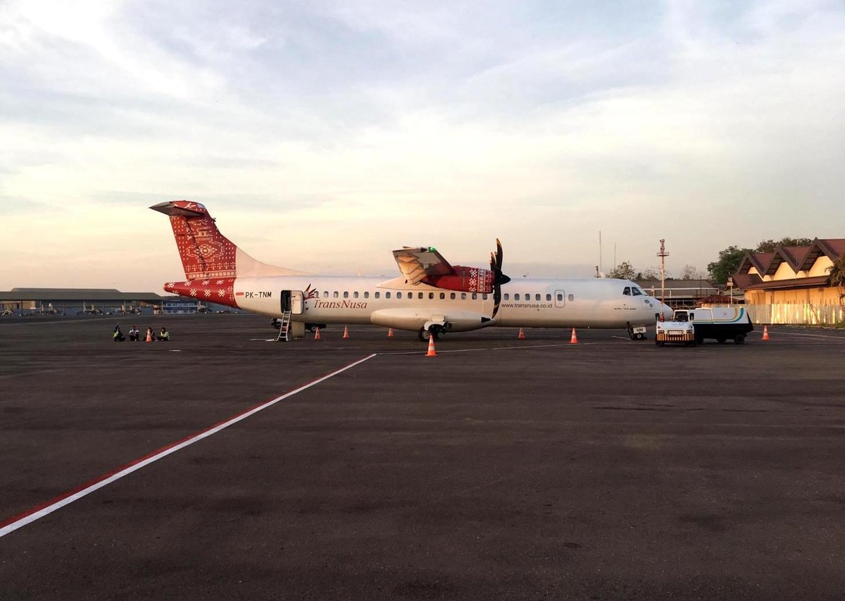 TransNusa, ATR 72-600, PK-TNM auf dem Vorfeld in Pattimura (AMQ) am 20.10.2019
