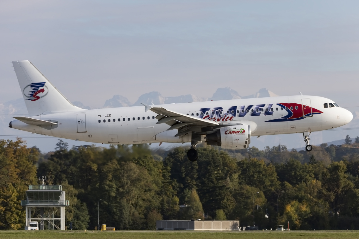 Travel Service, YL-LCD, Airbus, A320-211, 17.10.2015, GVA, Geneve, Switzerland 



