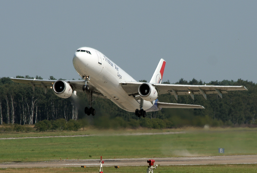 Tristar Air Cargo A300 B4-200 SU-BMZ beim Start auf der 09 in GKE / ETNG / Geilenkirchen am 19.08.2009