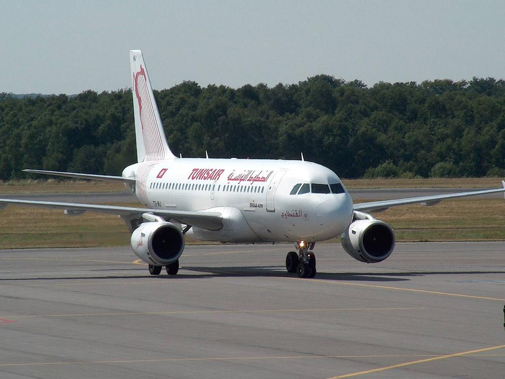 TS-IMJ, Airbus A 319-114  El Kantaui  von TunisAir in Luxembourg