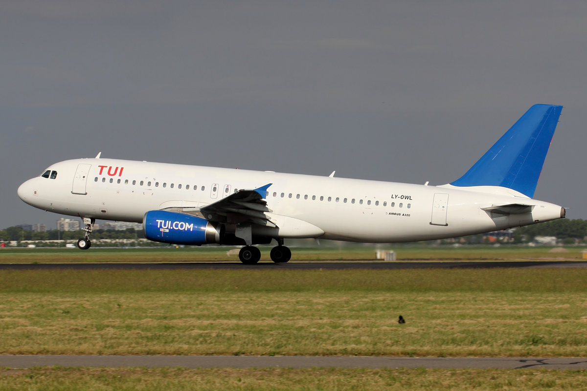 TUI Airlines Nederland(GetJet Airlines) Airbus A320-232 LY-OWL beim Start in Amsterdam 25.5.2019