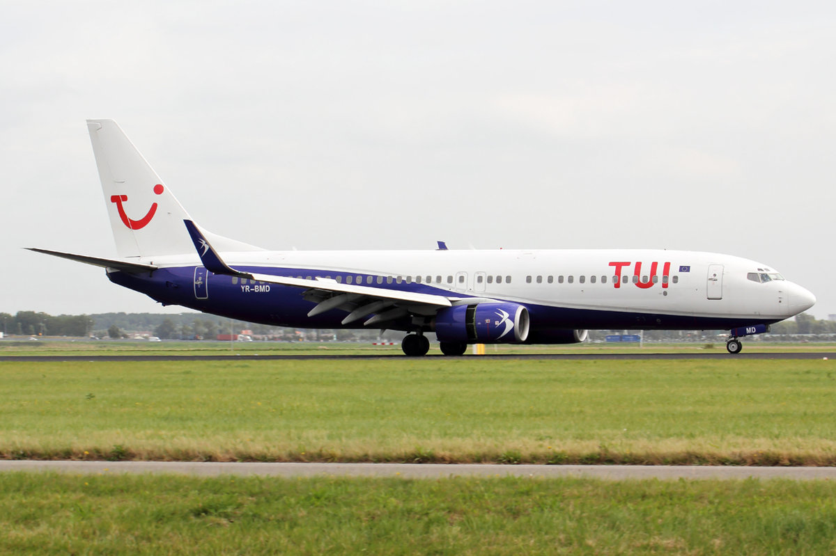 TUI Nederland Boeing 737-85F YR-BMD nach der Landung in Amsterdam 2.9.2016