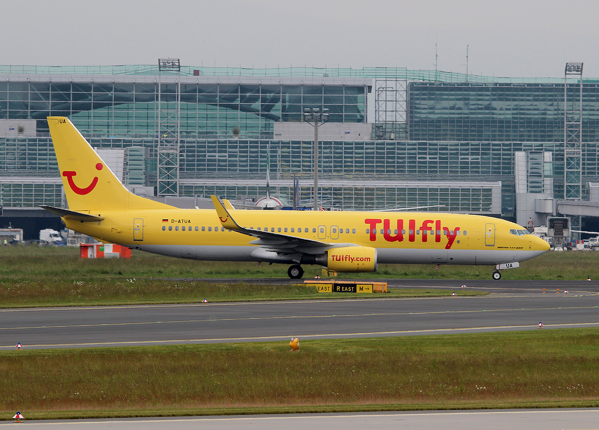 Tuifly B 737-8K5 D-ATUA bei der Ankunft in Frankfurt am 10.06.2013
