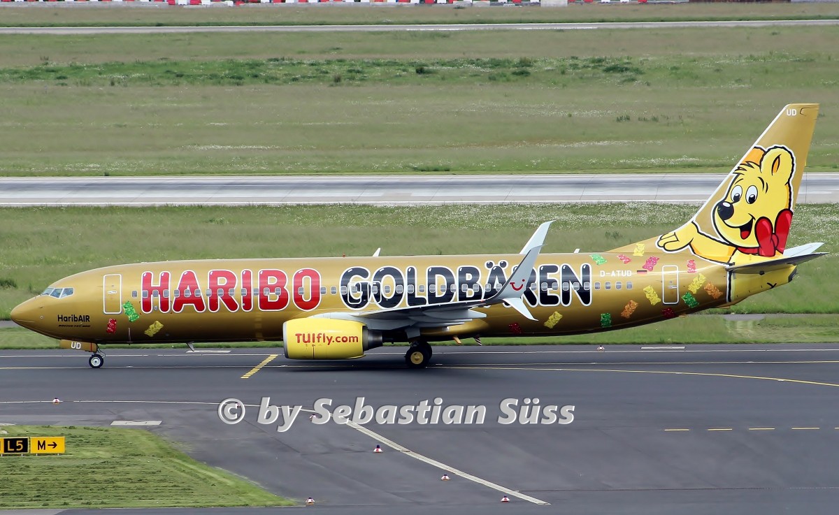 Tuifly B737-800 D-ATUD with Golden Haribo livery and new Winglets @ DUS. 4.6.14