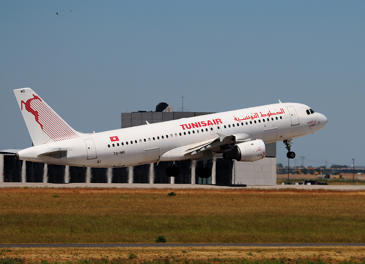Tunisair A 320-211 TS-IMG beim Start in Berlin-Schnfeld(BER) am 05.06.2015