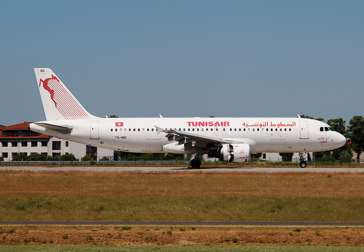 Tunisair A 320-211 TS-IMG nach der Landung in Berlin-Schnefeld(BER) am 05.06.2015