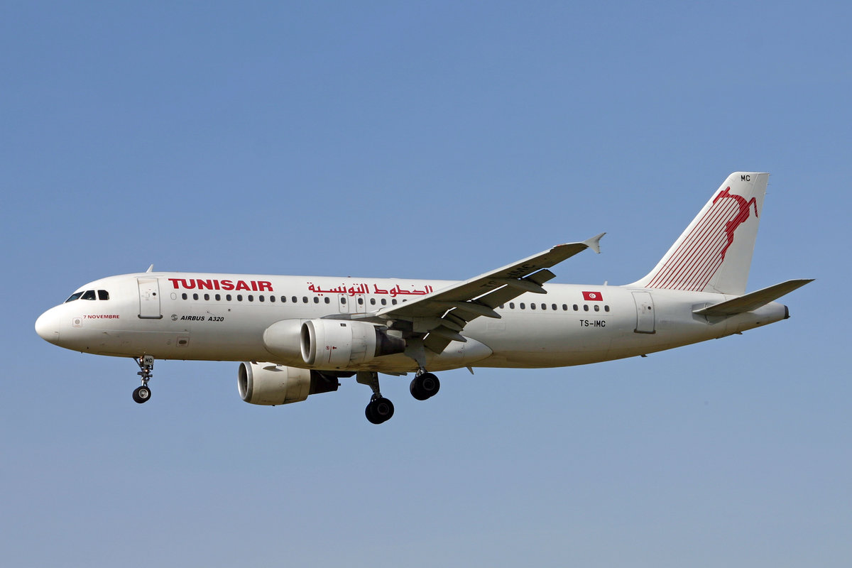 Tunisair, TS-IMC, Airbus A320-211, msn: 124,  7 Novembre , 03.Oktober 2010, ZRH Zürich, Switzerland.