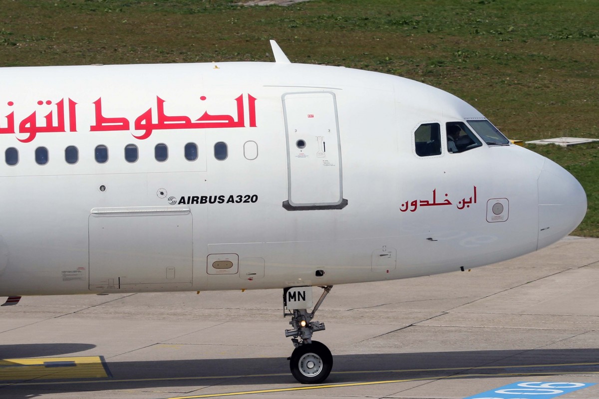 Tunisair, TS-IMN  Ibn Khaldoun , Airbus, A 320-211 (Bug/Nose ~ arabisch), 03.04.2015, DUS-EDDL, Düsseldorf, Germany