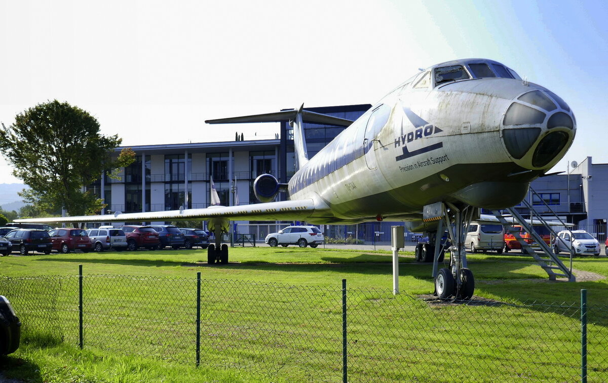 Tupolew TU 134A, sowjetisches Düsenverkehrsflugzeug, Baujahre 1966-89, Kennung DDR-SCL, steht auf dem Firmengelände der Hydro Systems KG in Biberach (Baden), Juni 2021
