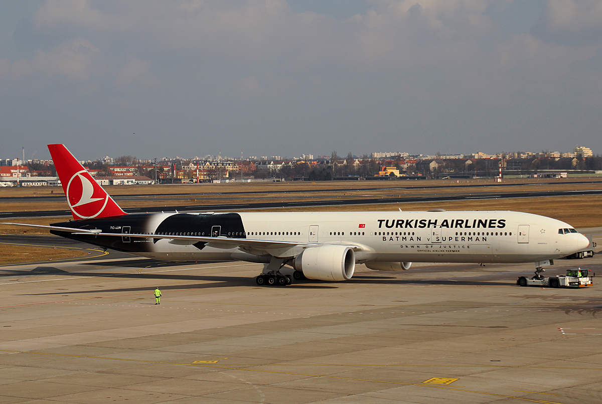 Turkish Airkines, Boeing B 777-3F2(ER), TC-JJN, TXL, 08.03.2016