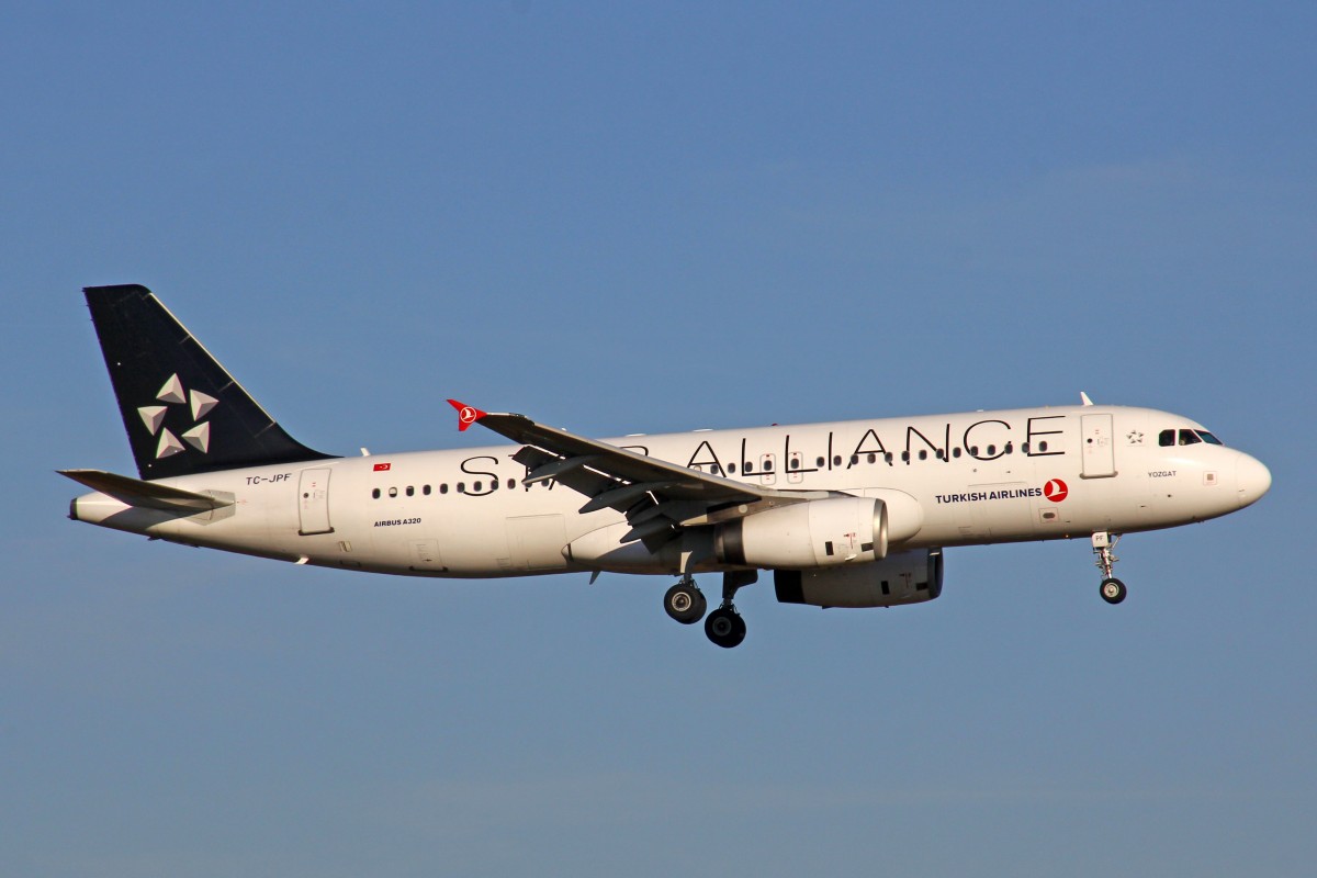 Turkish Airline, TC-JPF, Airbus A320-232, 26.Dezember 2015, ZRH Zürich, Switzerland.
