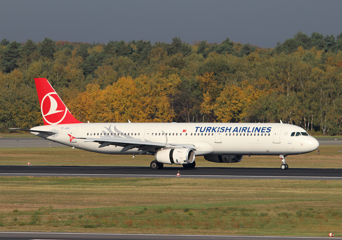 Turkish Airlines A 321-231 TC-JSG nach der Landung in Berlin-Tegel am 19.10.2013
