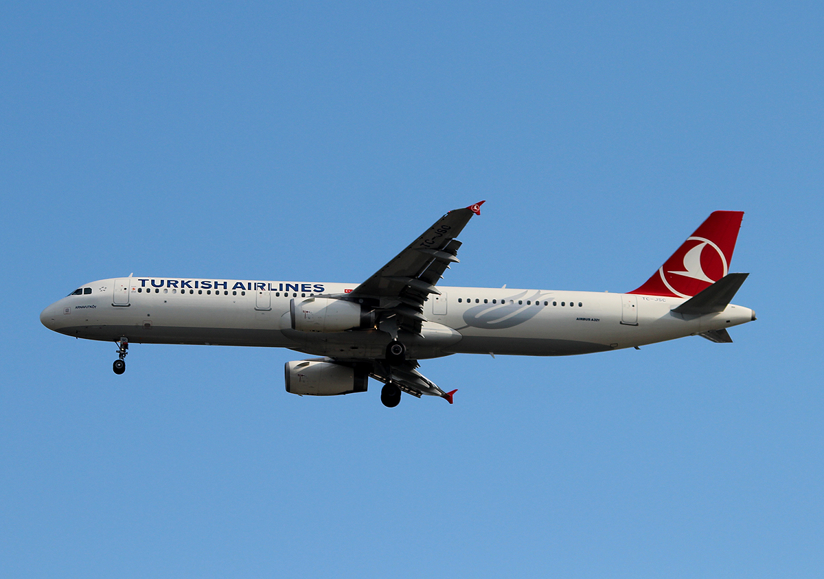 Turkish Airlines A 321-231 TC-JSH bei der Landung in Berlin-Tegel am 18.06.2013
