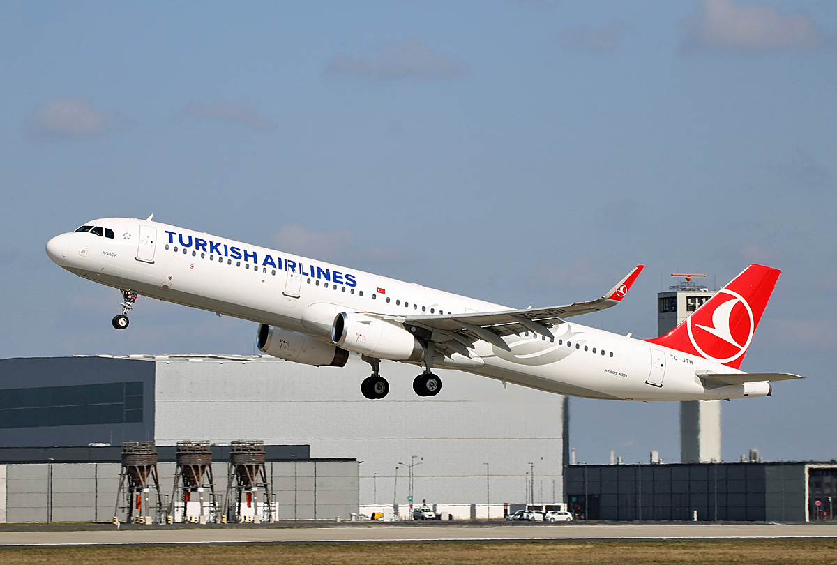 Turkish Airlines, Airbus A 231-231, TC-JTH, BER, 04.04.2021
