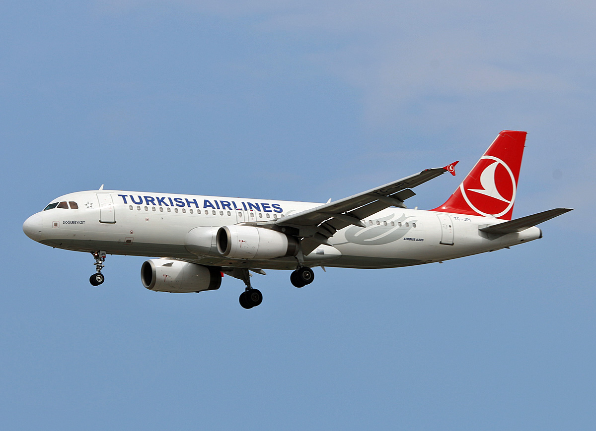 Turkish Airlines, Airbus A 320-232, TC-JPI, TXL, 18.08.2018