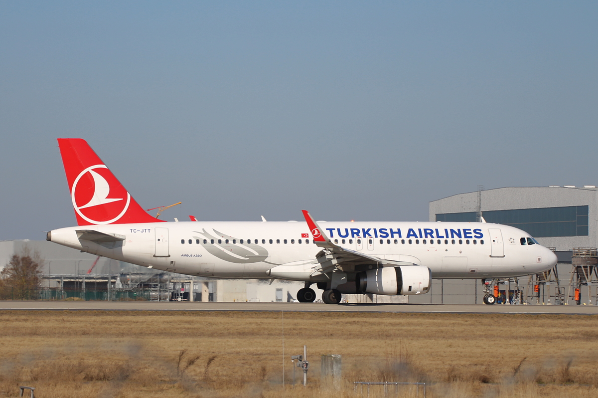 Turkish Airlines, Airbus A 320-232, TC-JTT, BER, 06.03.2026