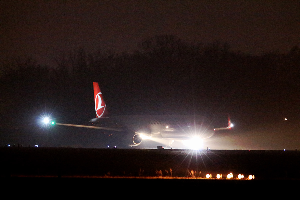 Turkish Airlines, Airbus A 321-231, TC-JSN, TXL, 17.12.2016