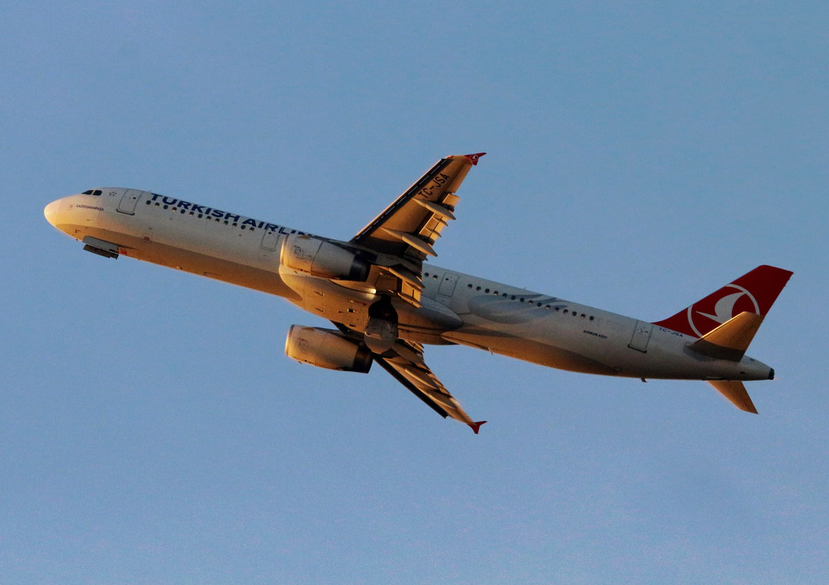 Turkish Airlines, Airbus A 321-231, TC-JSa, TXL, 26.03.2017