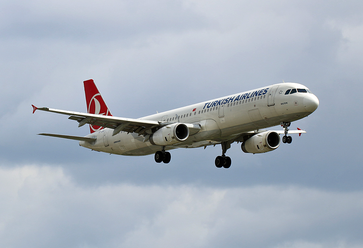 Turkish Airlines, Airbus A 321-231, TC-JRZ, TXL, 03.05.2019