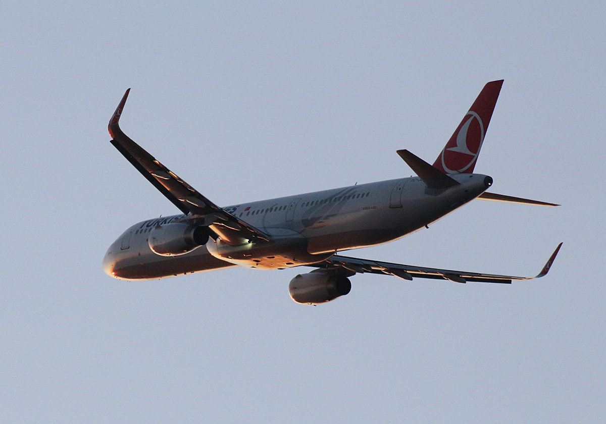 Turkish airlines, Airbus A 321-231, TC-JSP, TXL, 06.10.2019