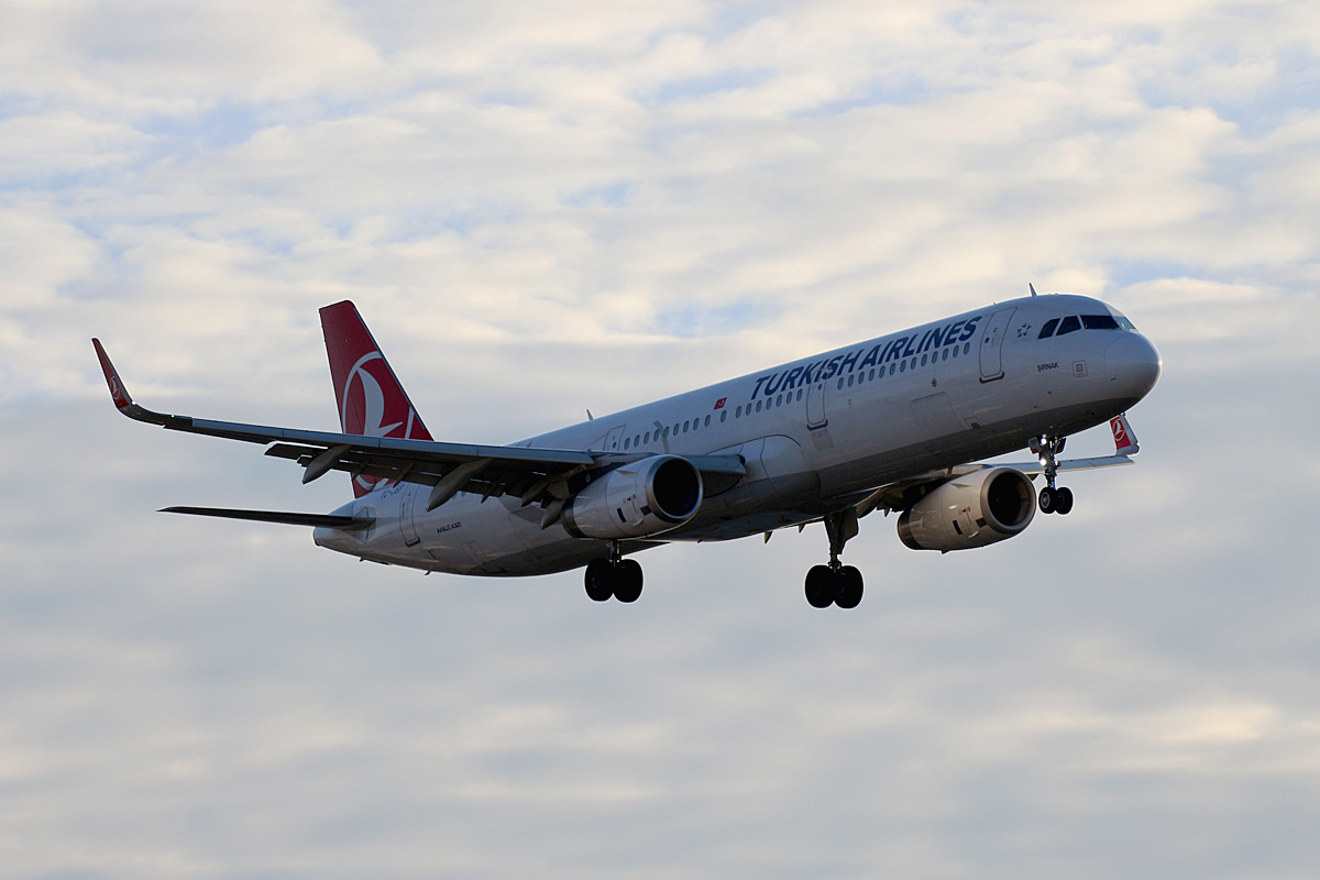 Turkish Airlines, Airbus A 321-231, TC-JSP, TXL, 29.12.2019