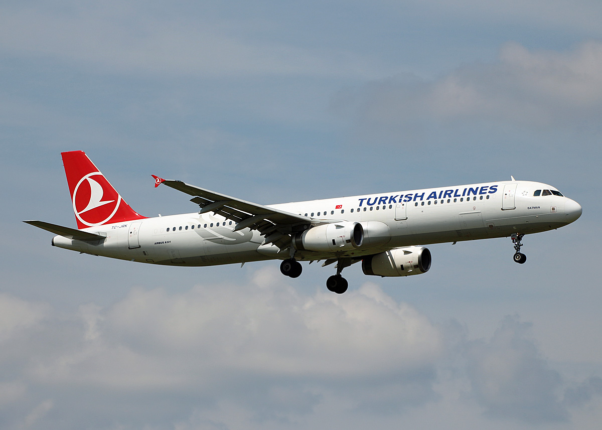 Turkish Airlines, Airbus A 321-231, TC-JRK, BER, 11.07.2021