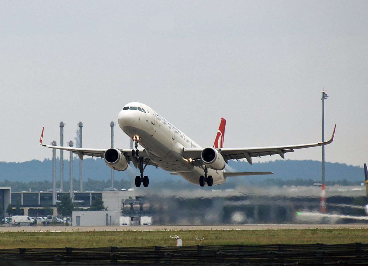 Turkish Airlines, Airbus A 321-231, TC-JSG, BER, 19.08.2021